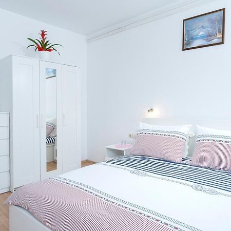 Apartments Draganic Jelsa  Ngoại thất bức ảnh