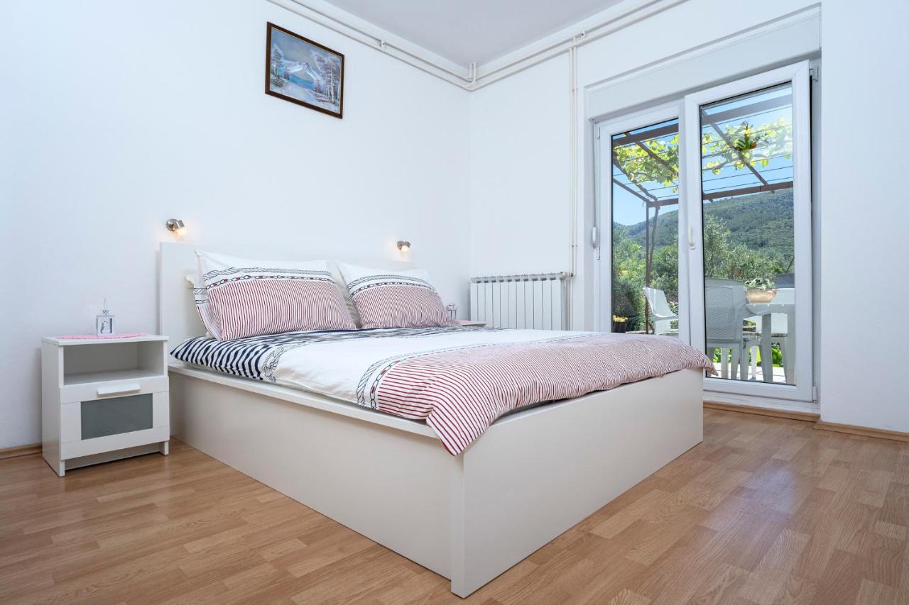 Apartments Draganic Jelsa  Ngoại thất bức ảnh