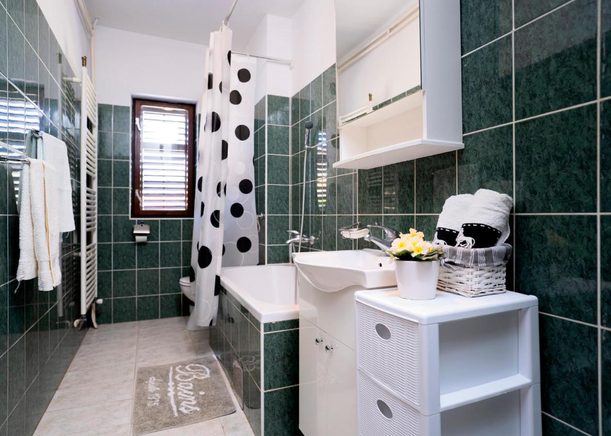Apartments Draganic Jelsa  Ngoại thất bức ảnh