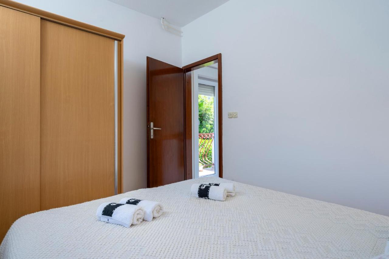 Apartments Draganic Jelsa  Ngoại thất bức ảnh