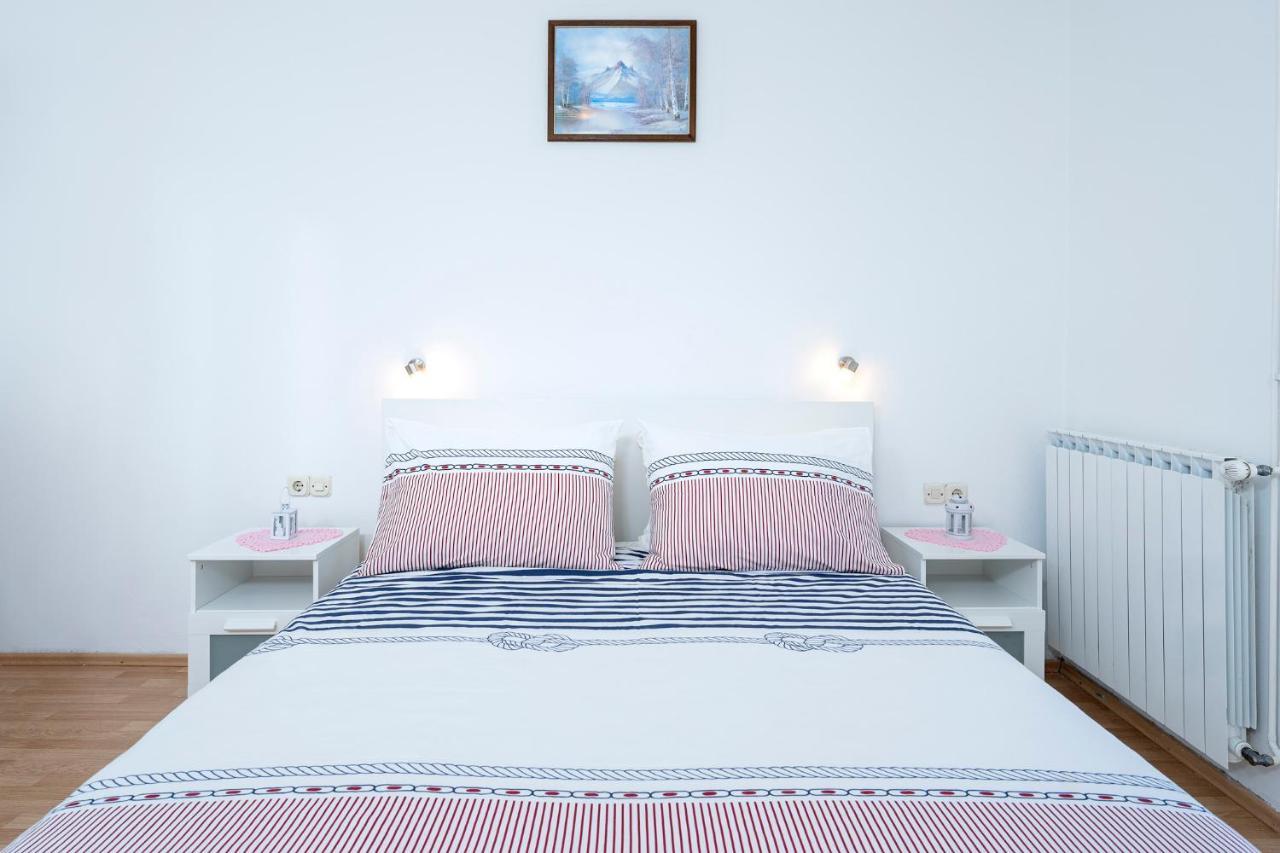 Apartments Draganic Jelsa  Ngoại thất bức ảnh