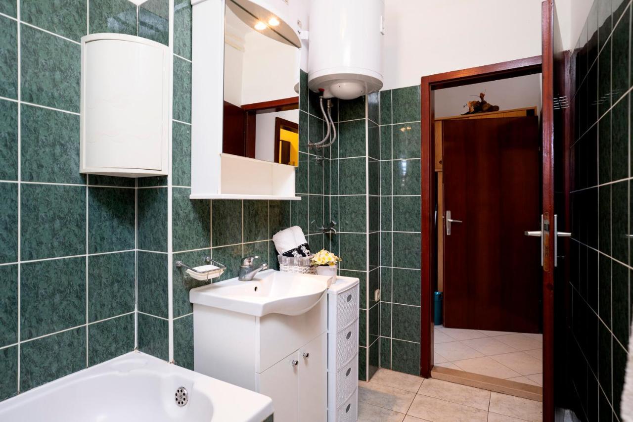 Apartments Draganic Jelsa  Ngoại thất bức ảnh