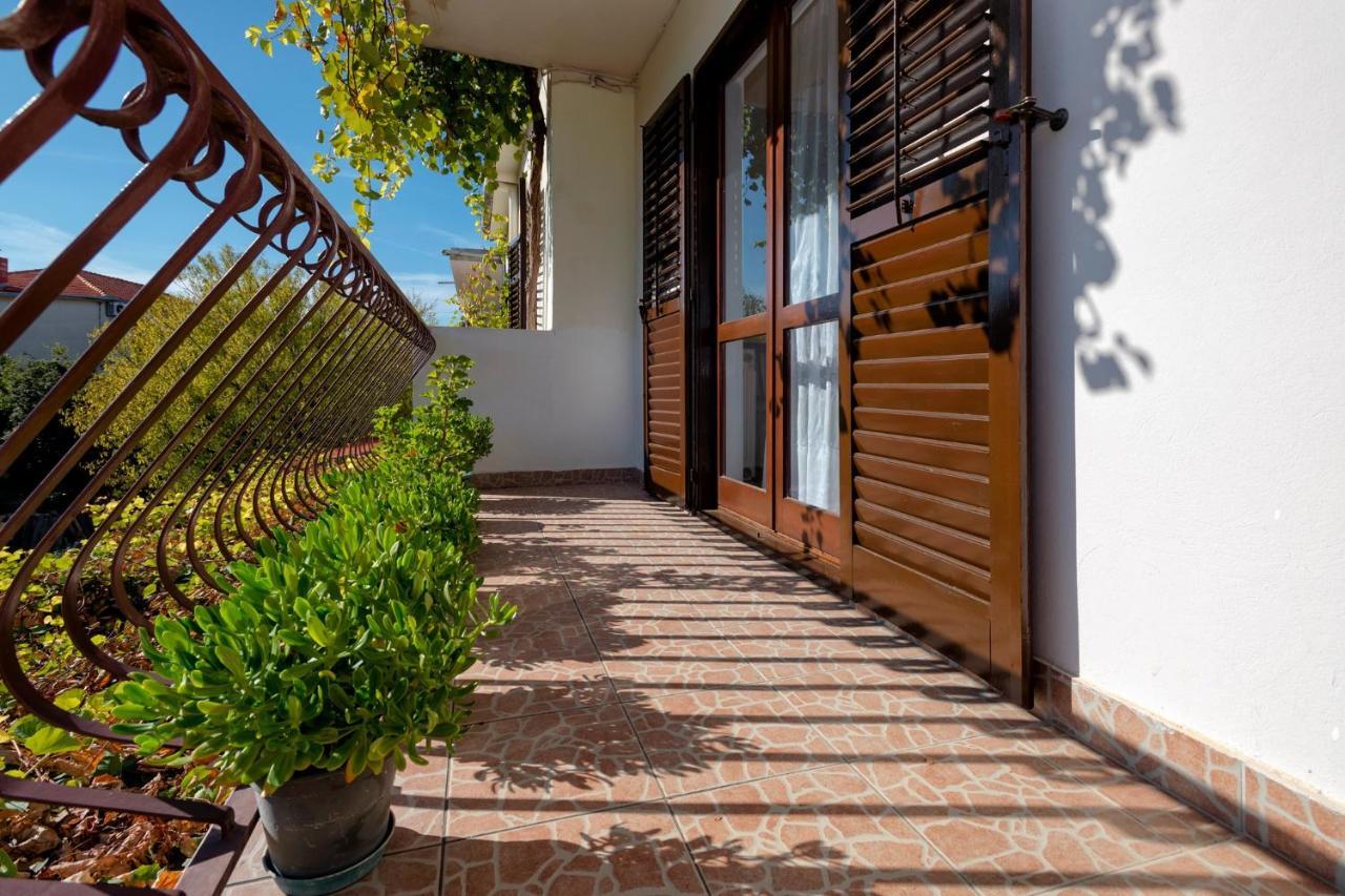Apartments Draganic Jelsa  Ngoại thất bức ảnh